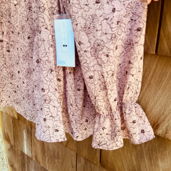 Nordstrom Rack 1X Chiffon V-Neck Long Sleeve Blouse And camisole Floral Print. - Picture 4 of 16